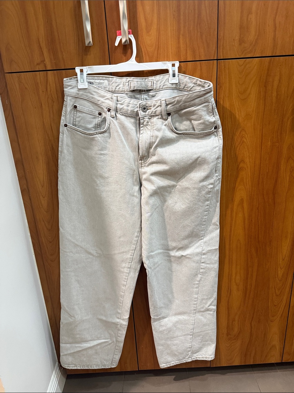 Zara Men’s Straight-Leg Jeans in Light Beige